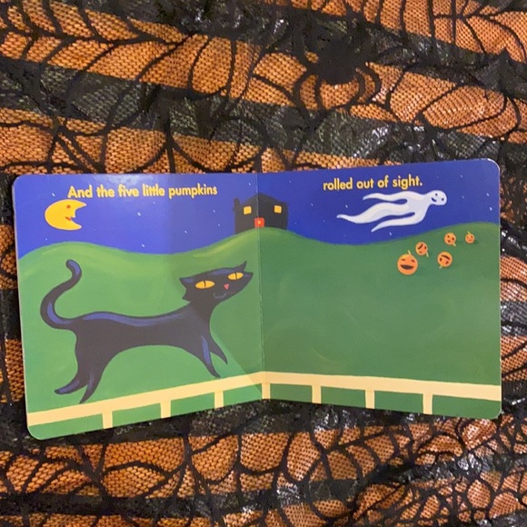 Five Little Pumpkins kids book by Dan Yaccarino hardback halloween & 🎃 notepad​ - Picture 8 of 16